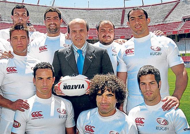 Equipo de rugby con Del Nido.