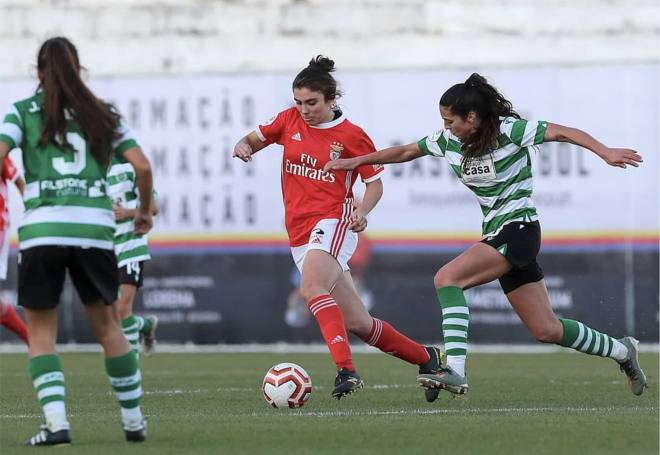 Pauleta Domínguez, en un partido con el Benfica femenino (Foto: @pauleta21_).