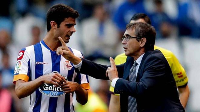 Juan Domínguez junto a Fernando Vázquez en el Deportivo.