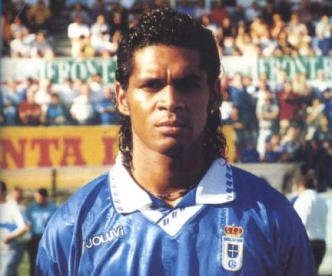 Abel Xavier, durante su etapa en el Real Oviedo.