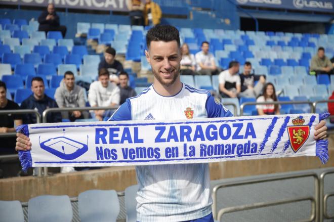 Burgui, en su presentación como nuevo jugador de Real Zaragoza (Foto: Daniel Marzo).