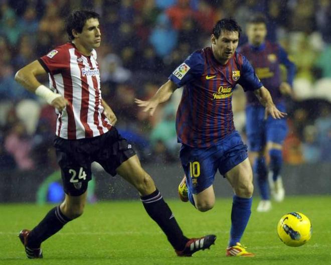 Javi Martínez y Messi en el Athletic 2-2 Barça de la temporada 2011/2012.