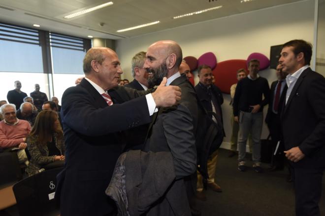 Monchi y Del Nido se abrazan en un acto pasado (Foto: Kiko Hurtado).