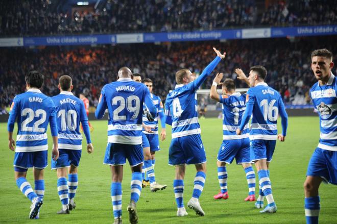 Álex Bergantiños celebra su gol en el Dépor-Girona (Foto: Iris Miquel).