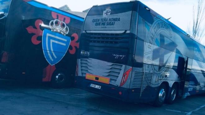 El autobús del Dépor aparcado junto al del Celta de Vigo.