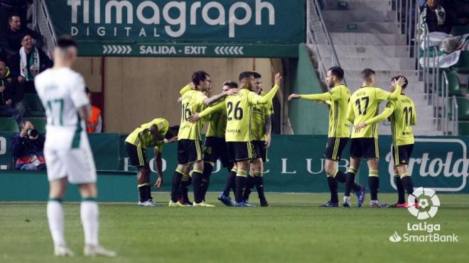 El Real Zaragoza celebra uno de los goles ante el Elche (Foto: LaLiga).