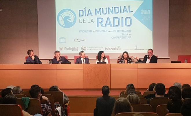Carlos Herrera, en la Complutense de Madrid, en el Día Mundial de la Radio (Foto: @gzumeta)