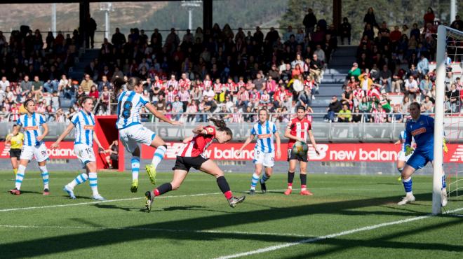 Azkona marca el gol del empate con un remate de cabeza (Foto: Athletic Club)