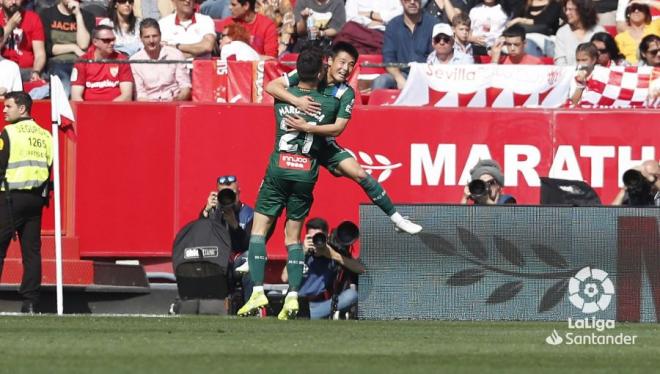 Wu Lei celebra su gol en el Sevilla-Espanyol (Foto: LaLiga Santander).