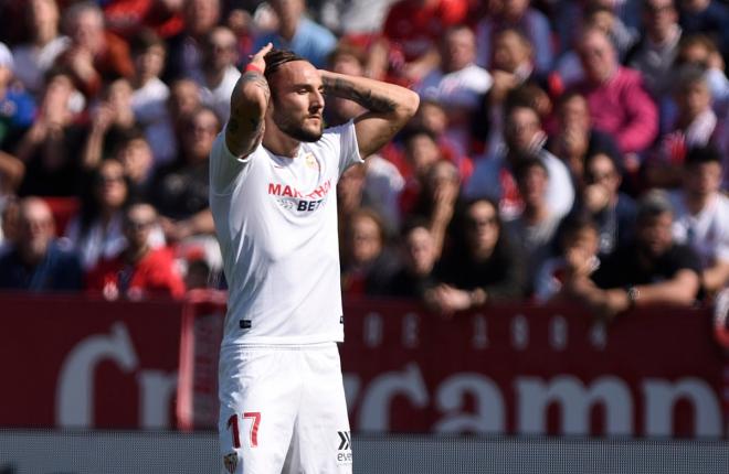 Gudelj lamenta una ocasión fallada en el Sevilla-Espanyol (Foto: Kiko Hurtado).