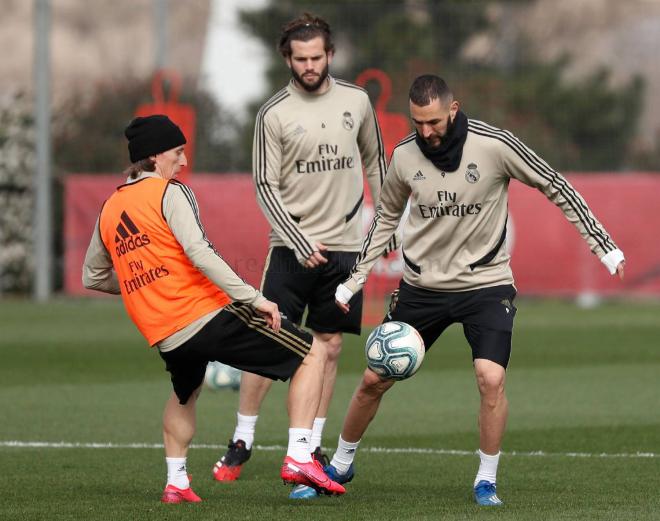 Benzema, Modric y Nacho durante un entrenamiento (Foto: RMCF).