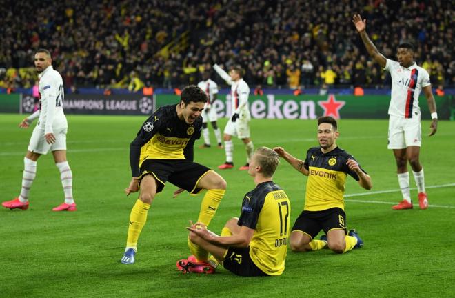 Haaland, deseo de Florentino, celebra uno de sus goles en el Borussia Dortmund-PSG.