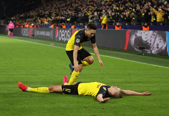 Haaland celebra uno de sus goles en el Borussia Dortmund-PSG.