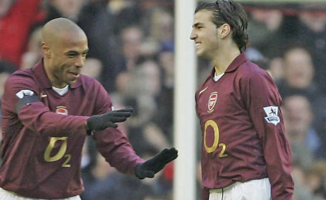 Cesc Fábregas y Thierry Henry, en un partido con el Arsenal.