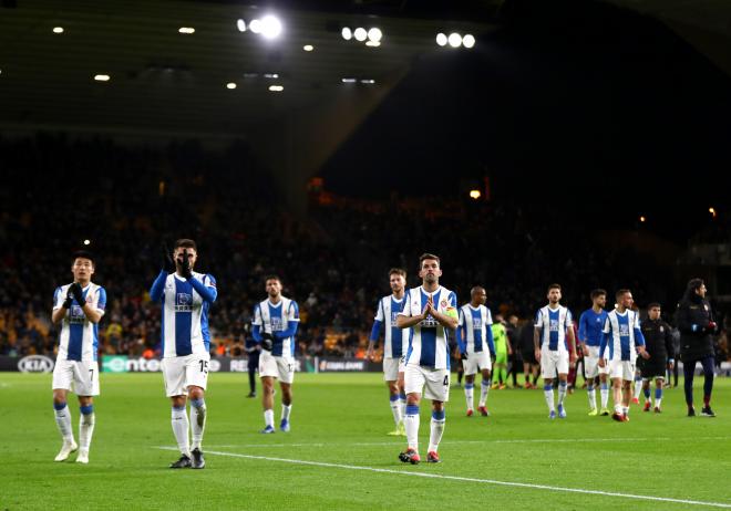 Los jugadores del Espanyol agradecen el apoyo de la afición tras la derrota ante el Wolverhampton.