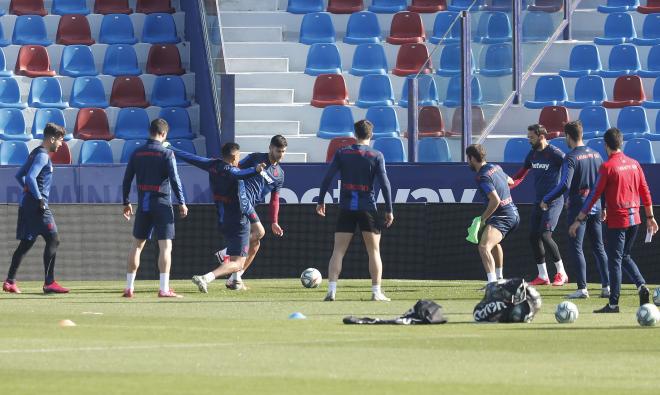 El Levante UD cierra sus oficinas y tiendas e instaura el teletrabajo por el coronavirus