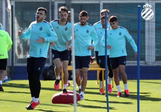 Los jugadores del Espanyol durante una sesión de entrenamiento (Foto: RCDE).