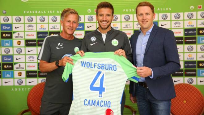 Olaf Rebbe fichó a Camacho para el Wolfsburgo.