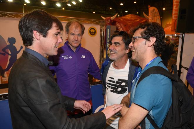 David Guevara, en la Expo Maratón, junto a Abel Antón.