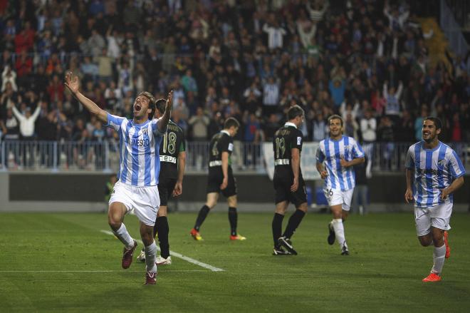 Van Nistelrooy celebra uno de sus goles con el Málaga (Foto: EFE).