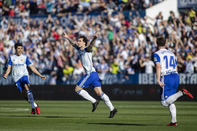 Íñigo Eguaras celebra uno de los últimos goles en La Romareda (Foto: Daniel Marzo).