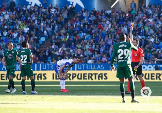 Gaku Shibasaki ve la tarjeta roja en el Real Zaragoza-Dépor (Foto: LaLiga).