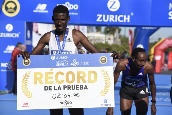 Mekuant Ayenew, ganador del Zurich Maratón de Sevilla 2020 (Foto: Kiko Hurtado).