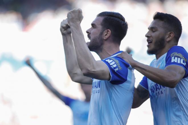 Pichu Atienza celebra su gol en el Real Zaragoza-Dépor (Foto: Daniel Marzo).