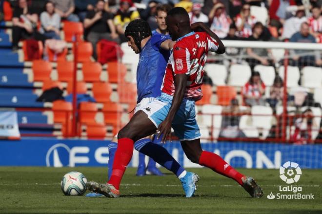 El Hacen, junto a Luismi Sánchez, en el duelo entre CD Lugo y Real Oviedo (Foto: LaLiga).