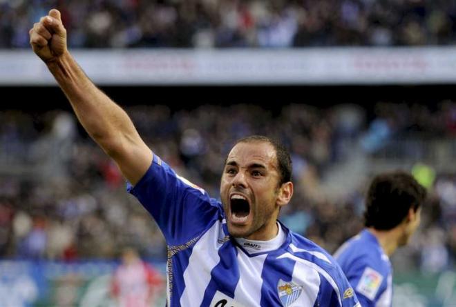 Salva Ballesta celebra un gol en su etapa en el Málaga (Foto: EFE).