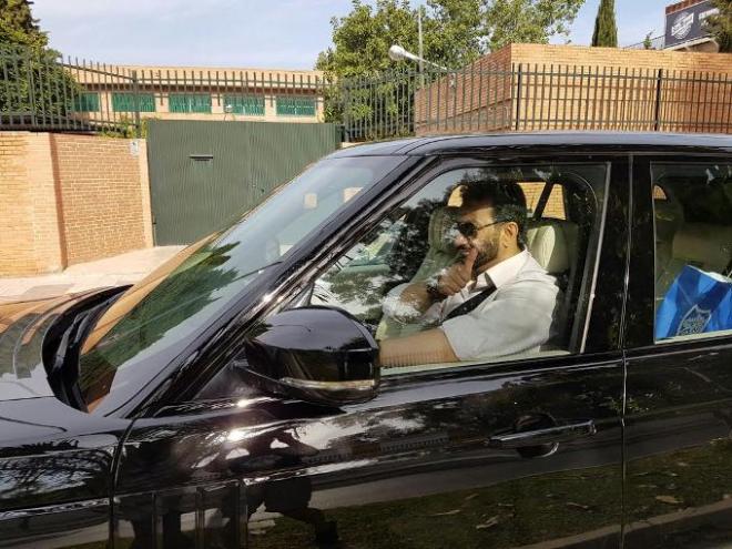 Al-Thani, en uno de sus coches cuando estaba en Málaga.