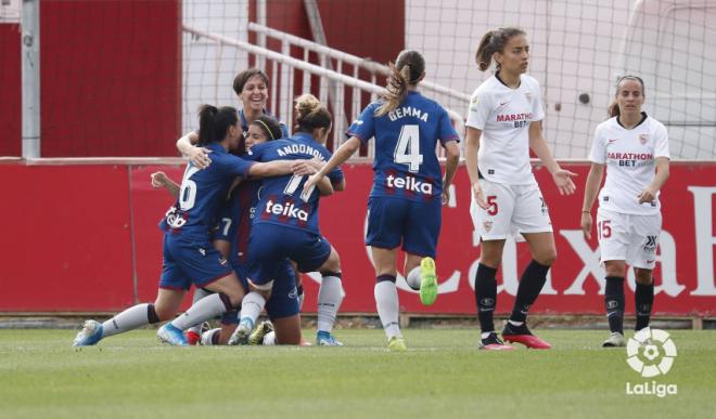 El Levante Femenino celebra un gol. (Foto: LaLiga)