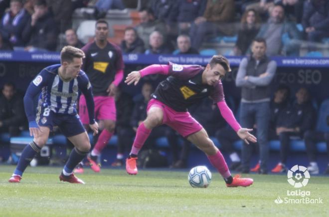 Pedro Díaz, en un lance del Ponferradina-Sporting (Foto: LaLiga).