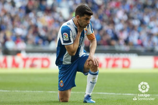 Javi López se lamenta durante el Espanyol-Atlético de Madrid (Foto: LaLiga).