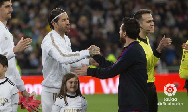 Sergio Ramos y Leo Messi se saludan en el Bernabéu (Foto: LaLiga).