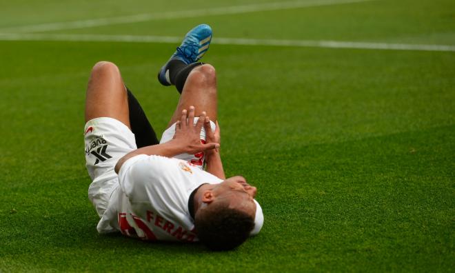 Fernando, el día que cayó lesionado en el partido ante Osasuna (Foto: Kiko Hurtado).