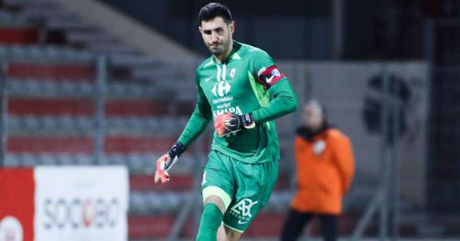 Brice Maubleu, en un partido con el Grenoble.