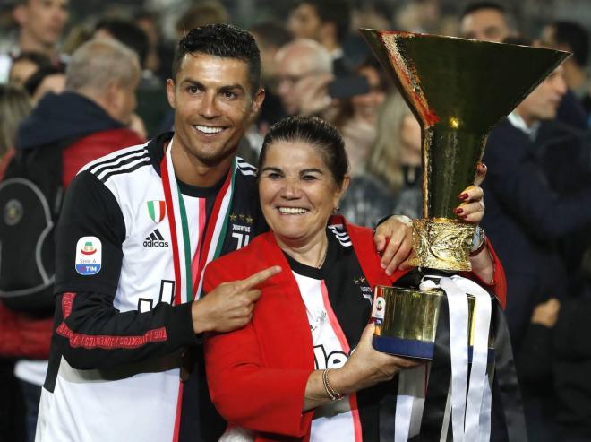 Cristiano Ronaldo y Dolores Aveiro, celebrando un título de la Juventus.
