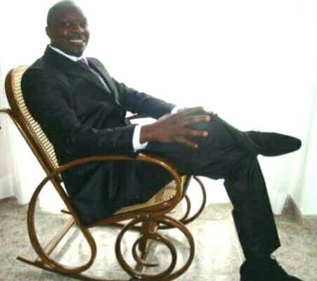 Pape Momar Mbaye, agente de Momo.