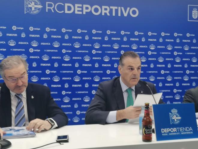 Fernando Vidal, presidente del Deportivo en la sala de prensa de Riazor.