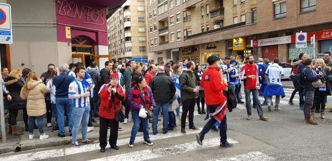 Aficionados del Mirandés y Real Sociedad, juntos en las calles de la ciudad burgalesa.