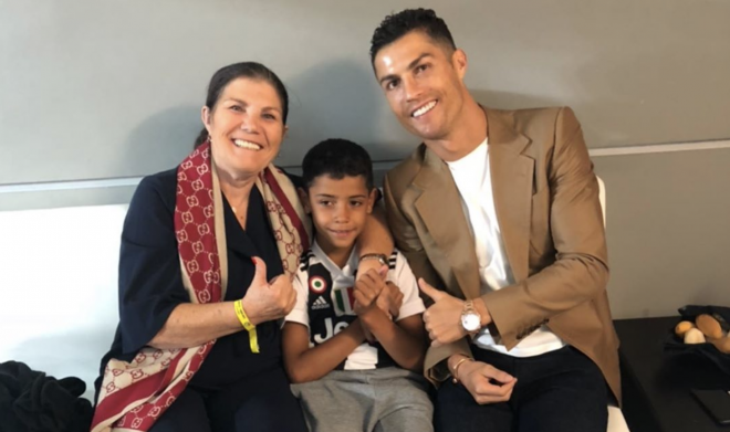 Dolores Aveiro, Cristiano Jr y Cristiano Ronaldo, en una foto en Instagram.