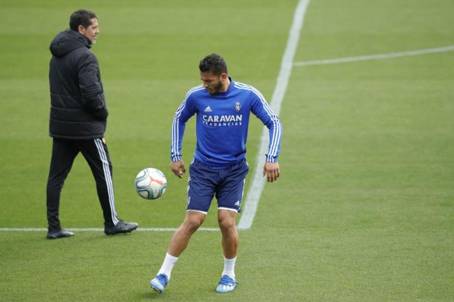 Luis Suárez, en el entrenamiento del Real Zaragoza en La Romareda (Foto: Daniel Marzo).