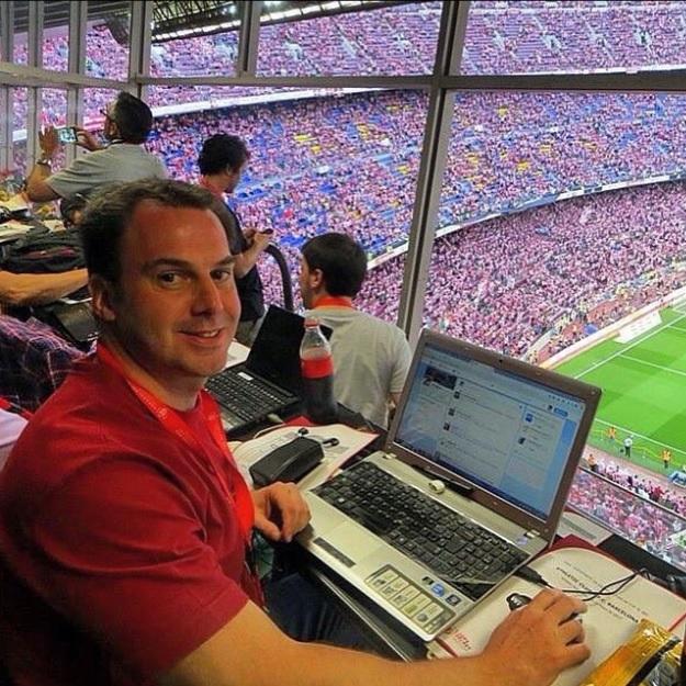 El autor del artículo, Asís Martín, en la final de Copa Barça-Athletic Club jugada en el Camp Nou en 2015.