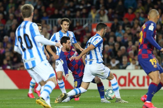 Merino presiona a Leo Messi (Foto: LaLiga).