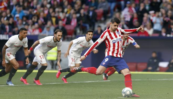 Morata, en la acción del penalti del Atlético ante el Sevilla (Foto: ATM).