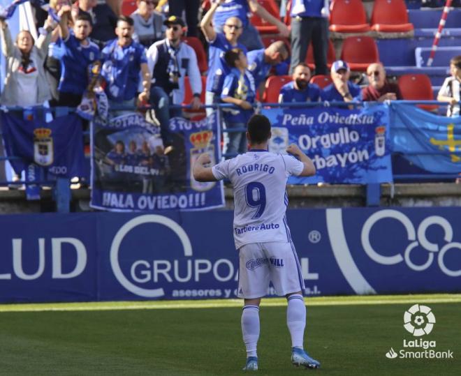Rodri Ríos celebra el 0-1 en el Extremadura - Oviedo, en el que fue titular Caros Hernández (Foto: LaLiga).