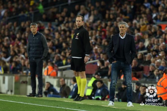 Setién, entrenador del FC Barcelona, dando indicaciones ante la Real (Foto: LaLiga).