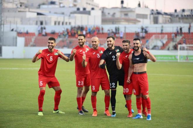 Yaser Hamed con algunos compañeros de la selección de Palestina.