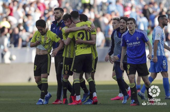 El Real Zaragoza celebra el gol de Luis Suárez al Málaga (Foto: LaLiga).